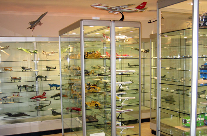 Model Display Cabinets by Showfront