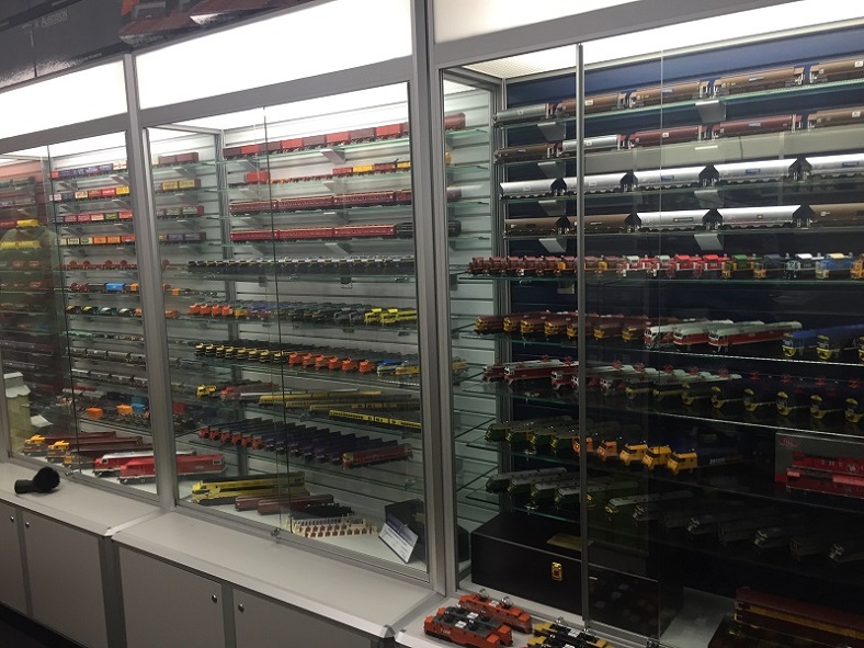 Showfront's Top 5 Display Cases For Model Trains