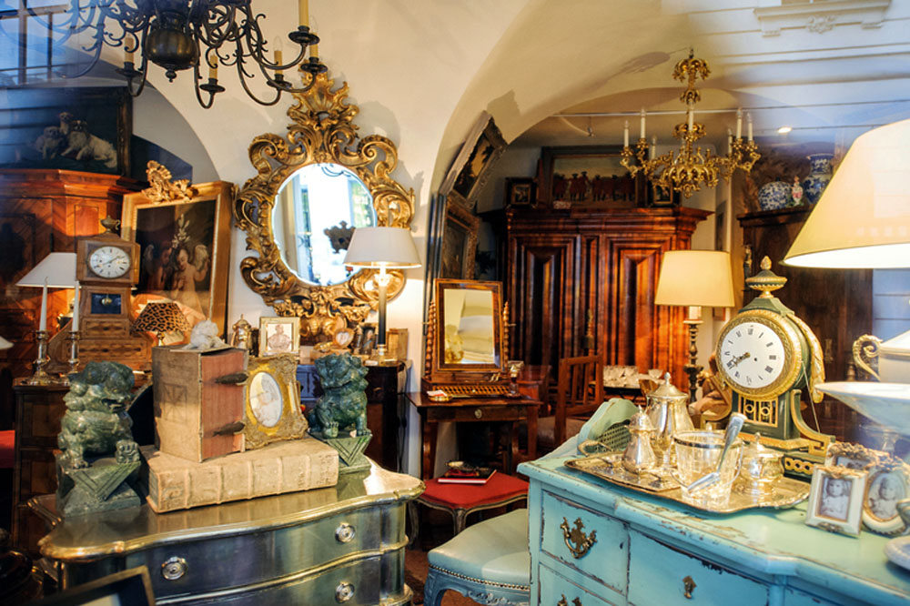 Bring the Past into the Present with a Display Cabinet for Antiques from Showfront 