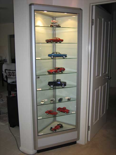 Corner display cabinet for model cars