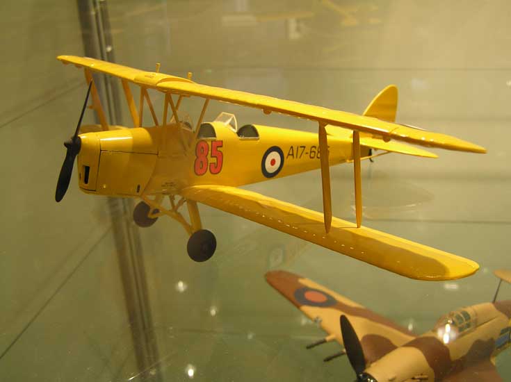 Display cabinet for model airplanes