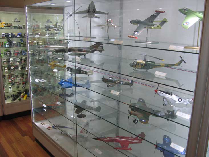 Upright Display Case for Model Aircraft