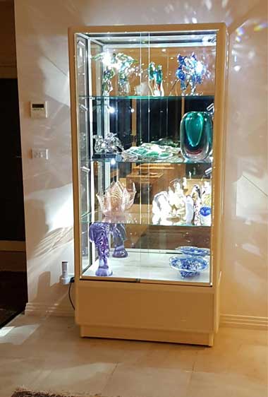 Display precious collectables in a display cabinet from Showfront 