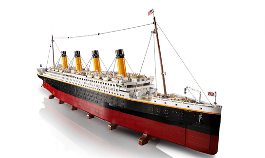 showcase your ship model with a custom Lego Titanic Display cabinet 