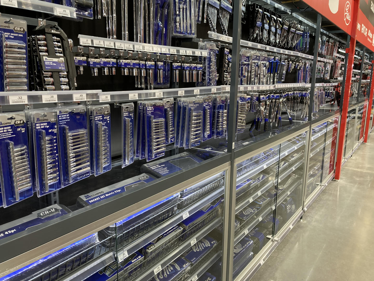 Discover high-quality retail display solutions for trade and hardware stores with Showfront.