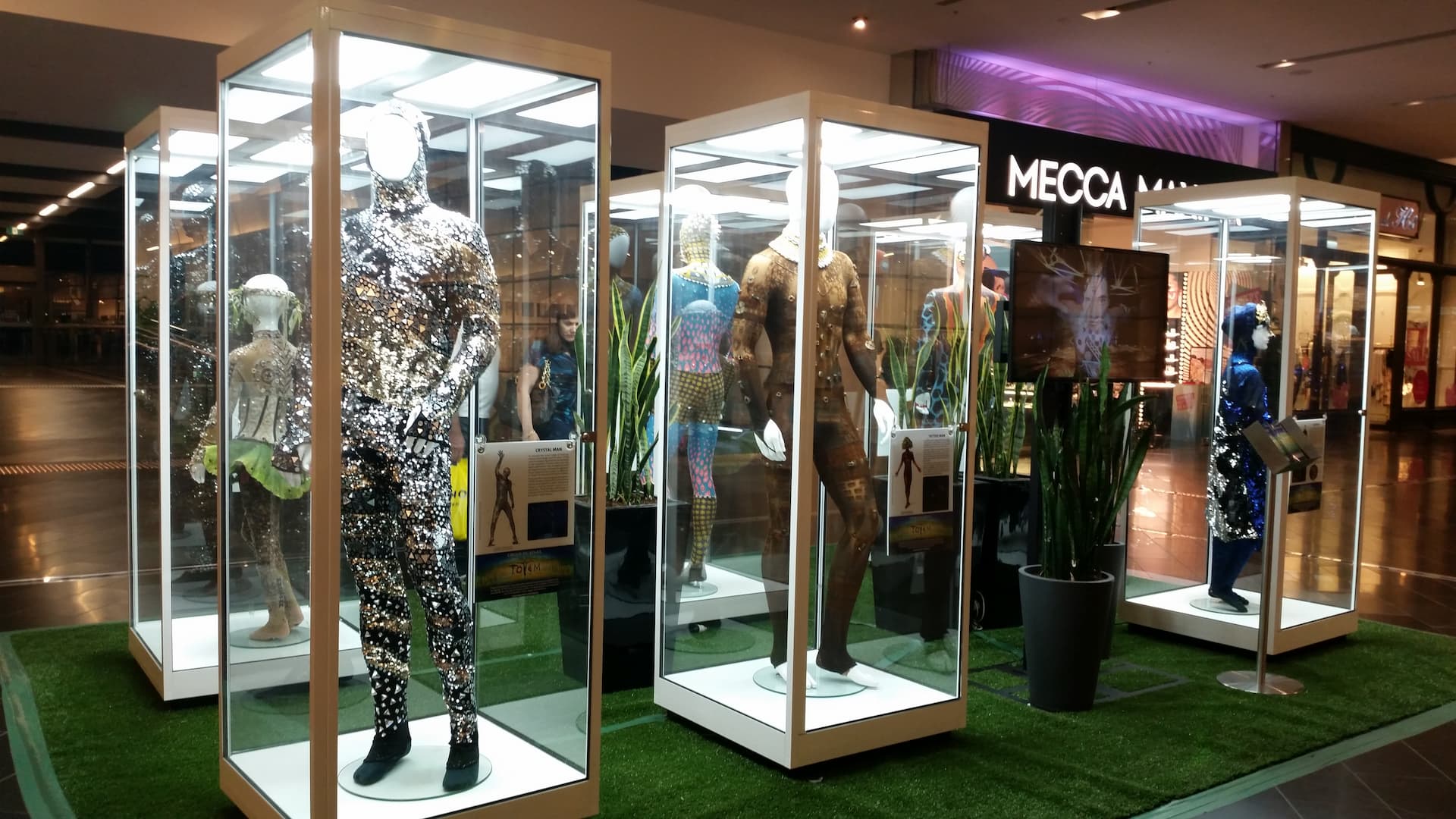 Showfront’s elegant commercial retail display cabinets are designed for shopping centres