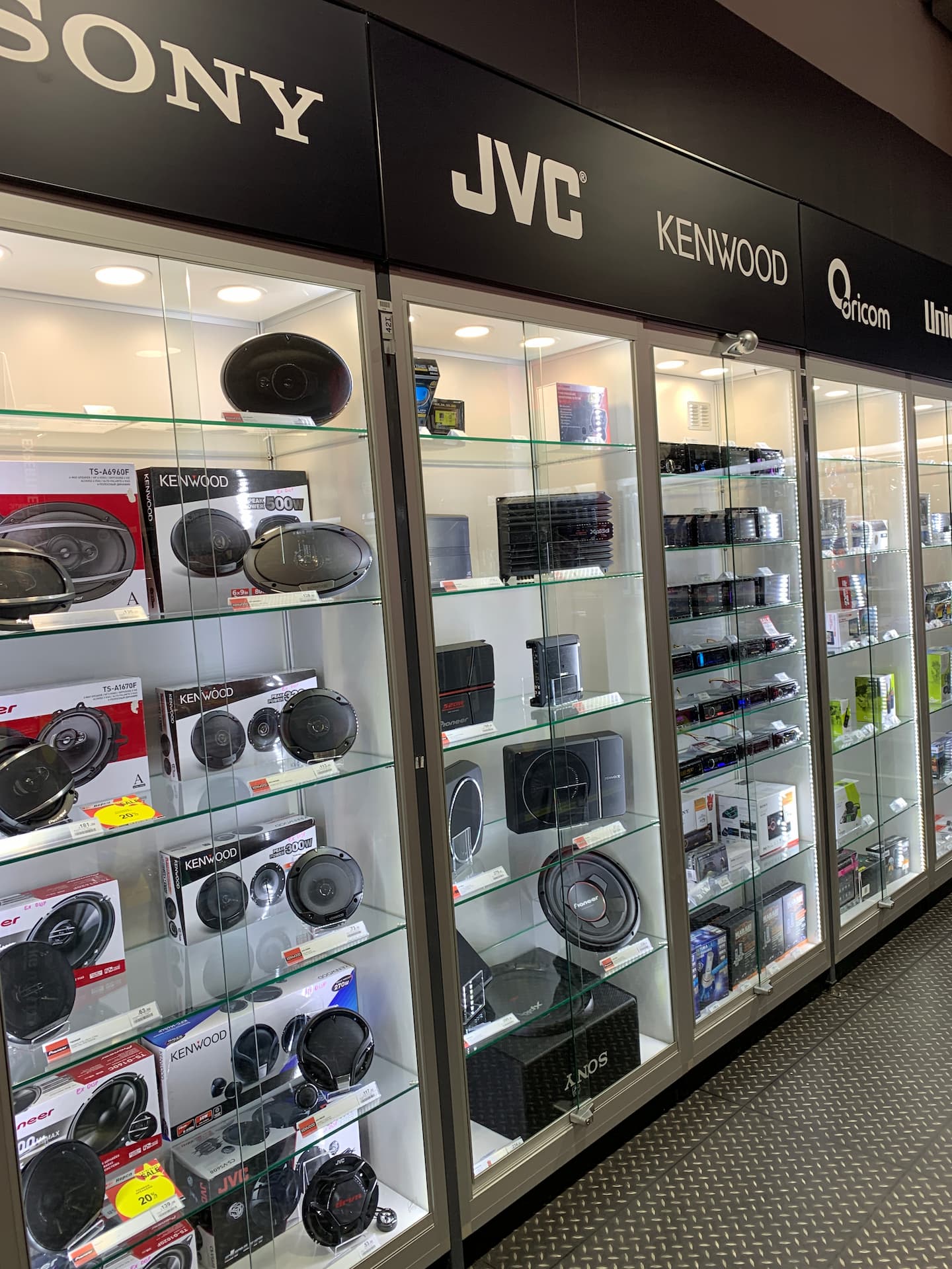 Display Solutions for Tech Stores | Showfront Retailers - Showfront ...