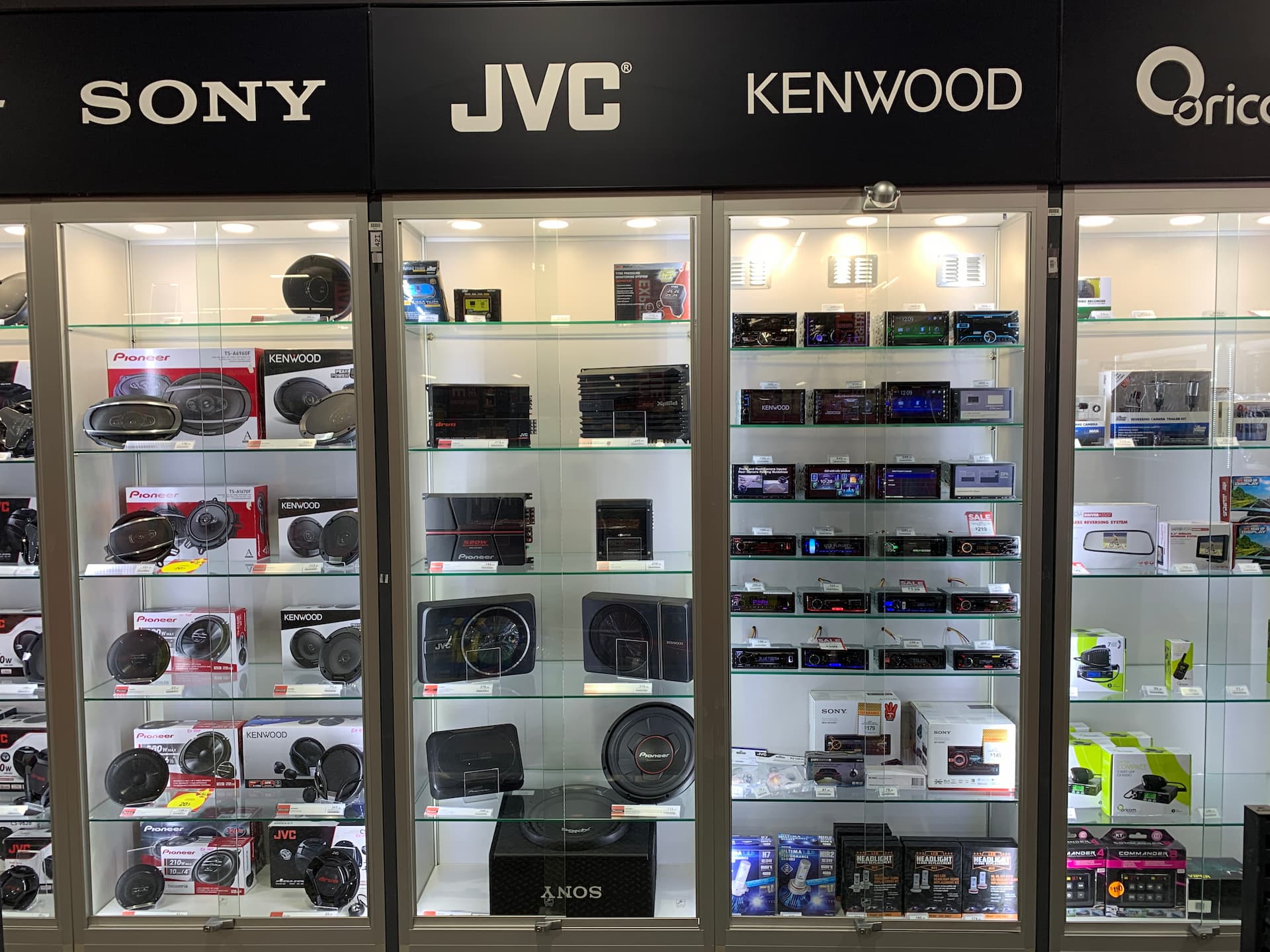 Display Solutions for Tech Stores | Showfront Retailers - Showfront ...