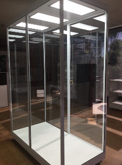 Double Mannequin Display Cabinet by Showfront