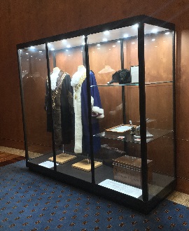 Hobson's Bay Council Civic Offices, Mannequinn Display Cases by Showfront