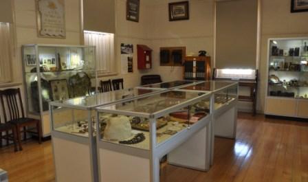 Museum Display Cabinet by Showfront