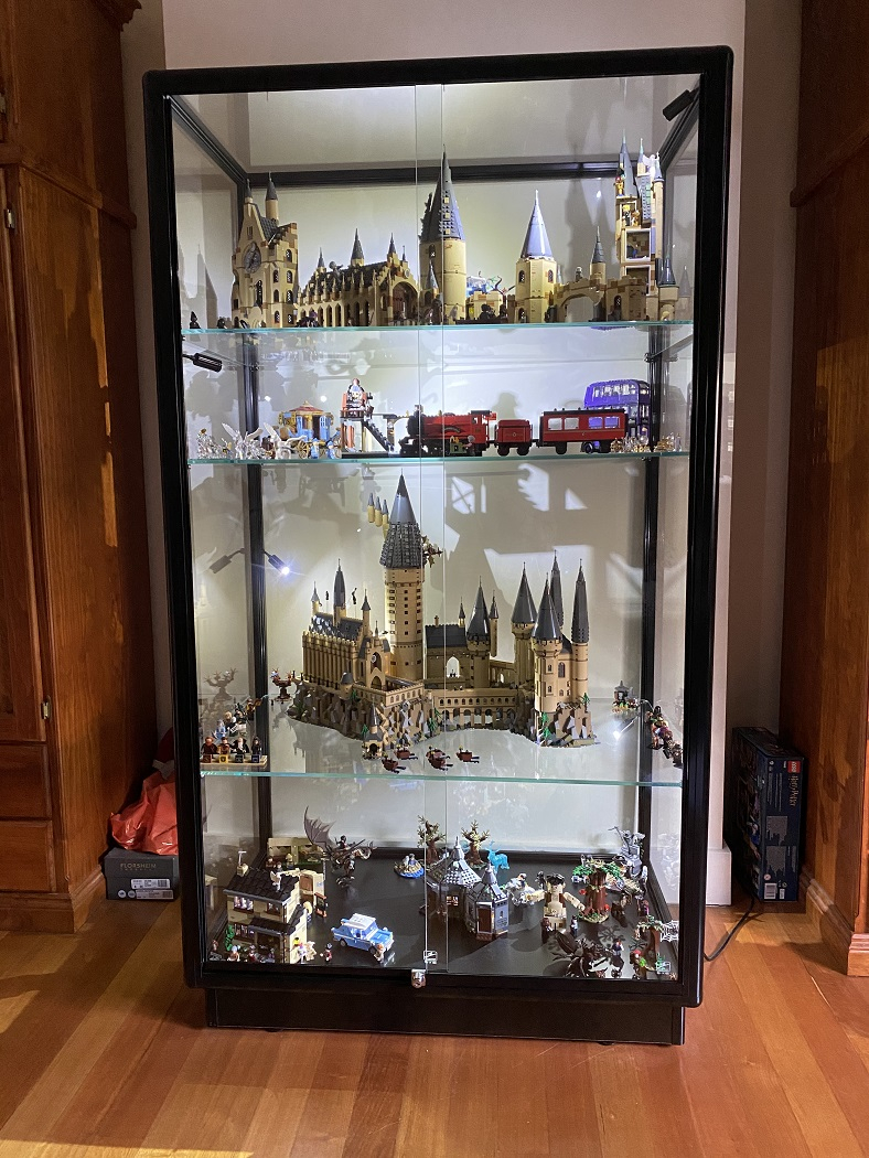 The TGL 1000 Lego Hogwarts Display Cabinet by Showfront was the perfect solution for Angela and Carmelo’s Lego Harry Potter collection.