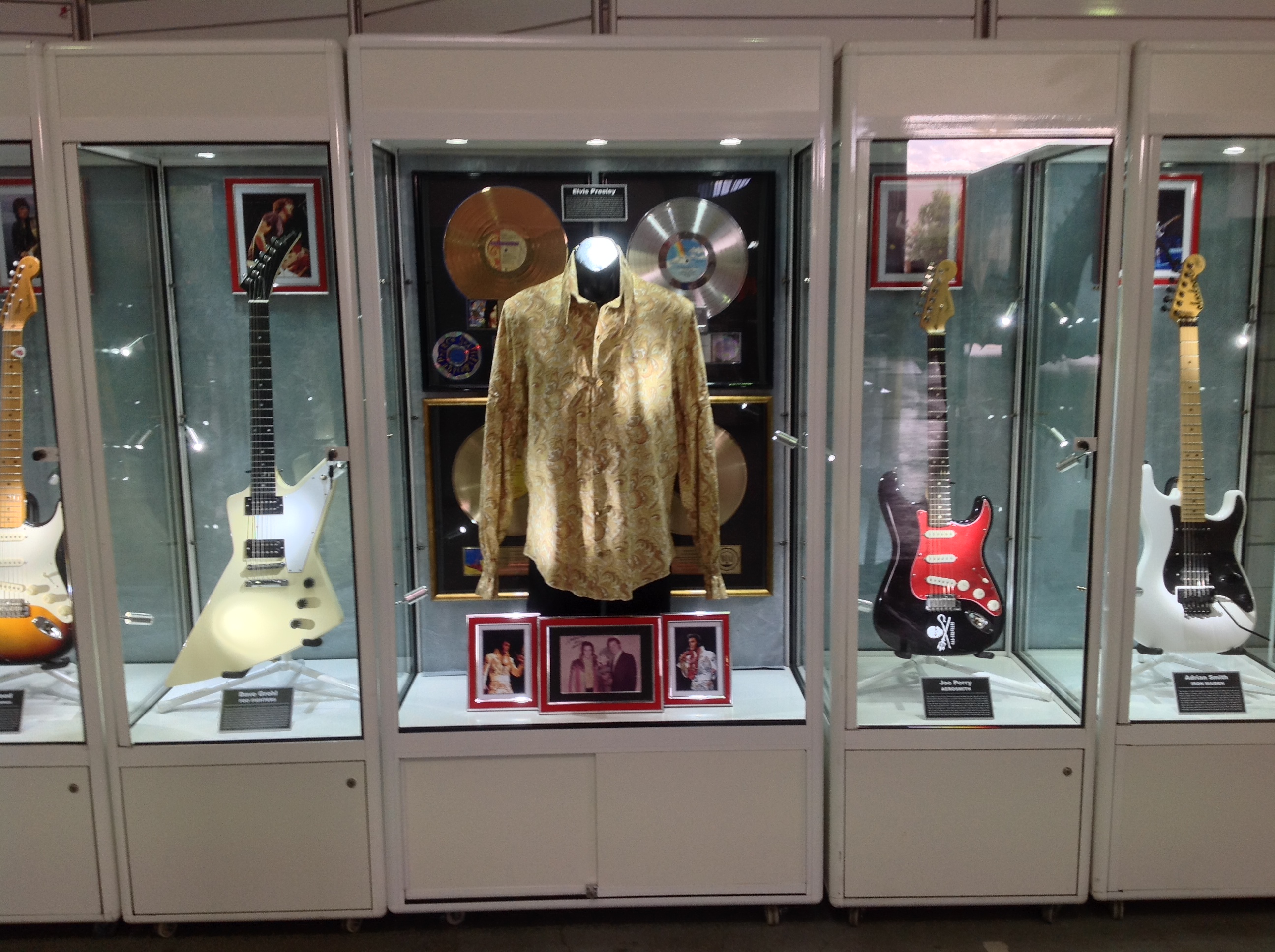 Rock N Roll Memorabilia Cabinet Mannequin Display Rock N Roll Memorabilia Cabinet Mannequin Display