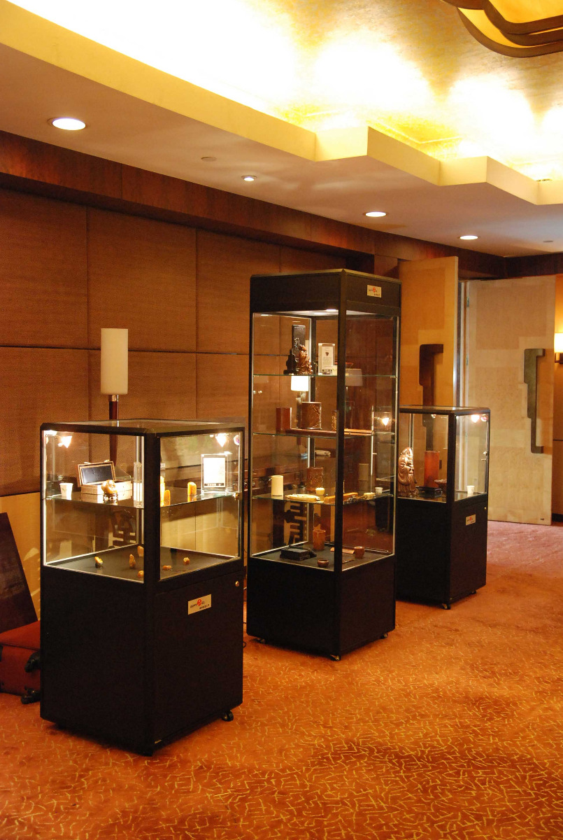 Cube display cases with Chinese artefacts