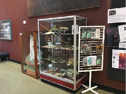Custom display case at Monash Uni by Showfront