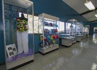 Loyola College Display Cabinets Cabinets by Showfront