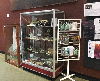 Monash Uni Custom display case by Showfront